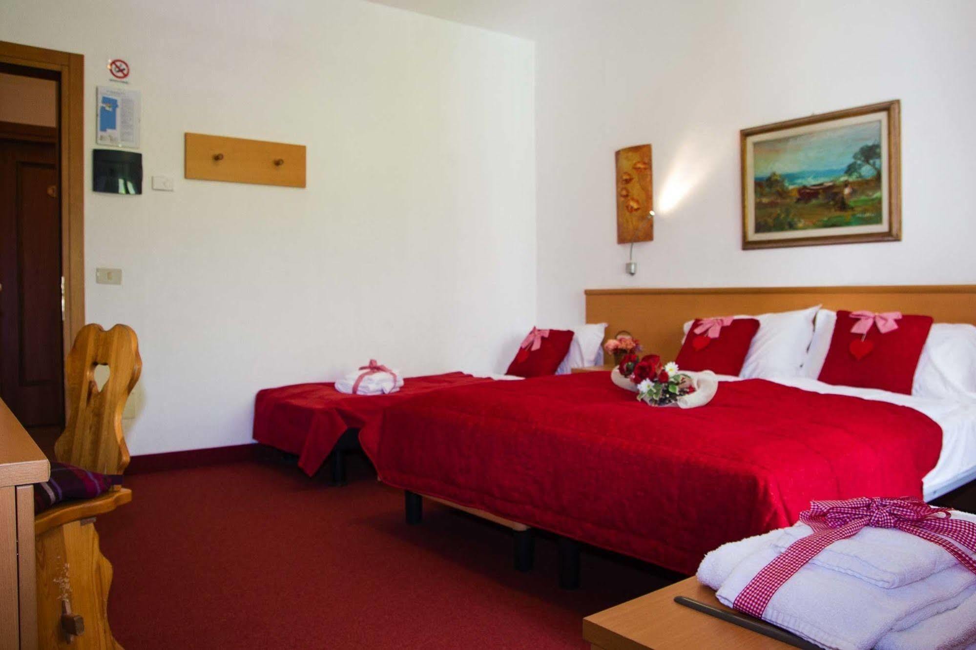 GH Hotel Piaz Pozza di Fassa Esterno foto